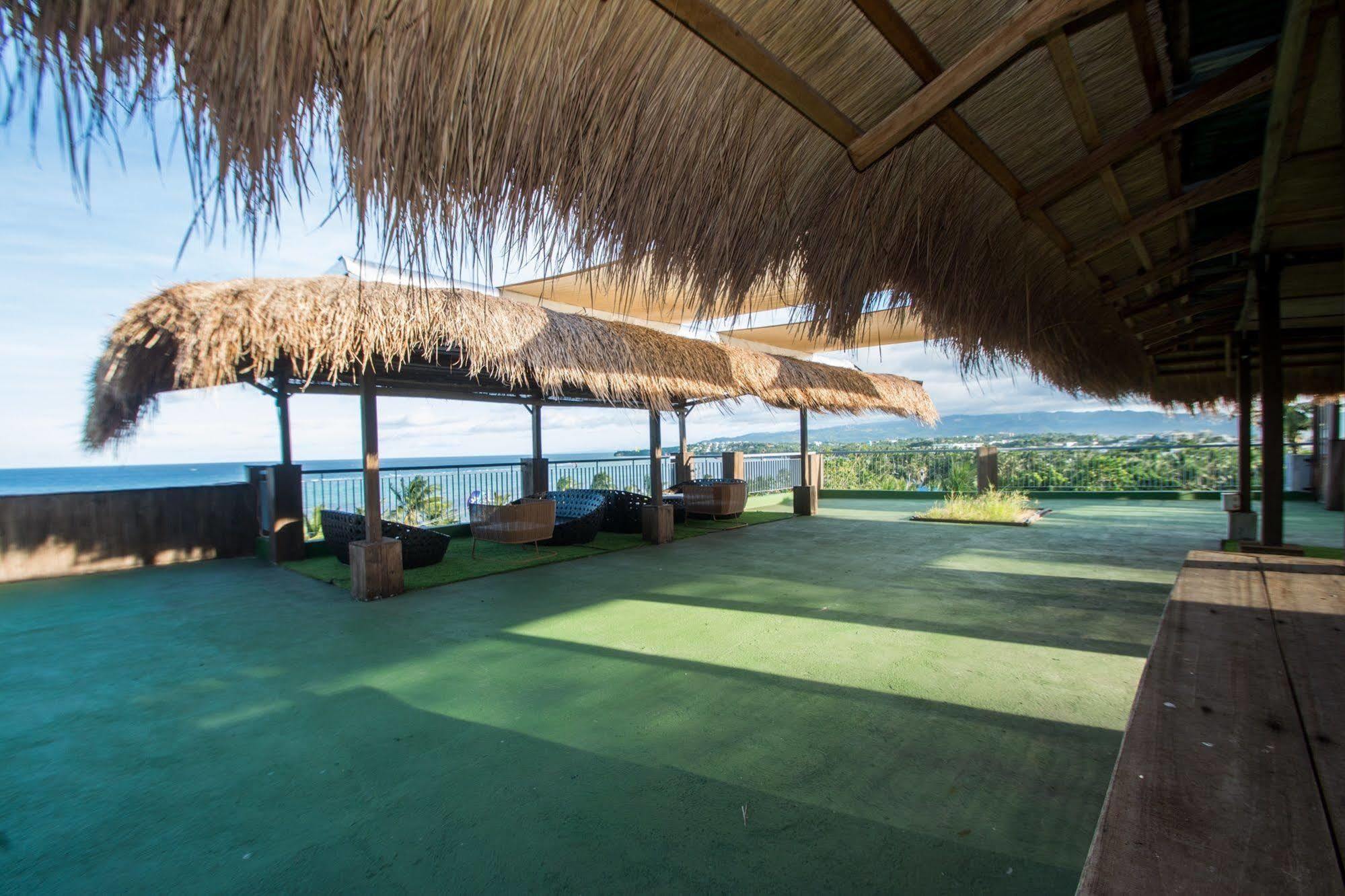 Luxeview Hotel Balabag  Екстериор снимка