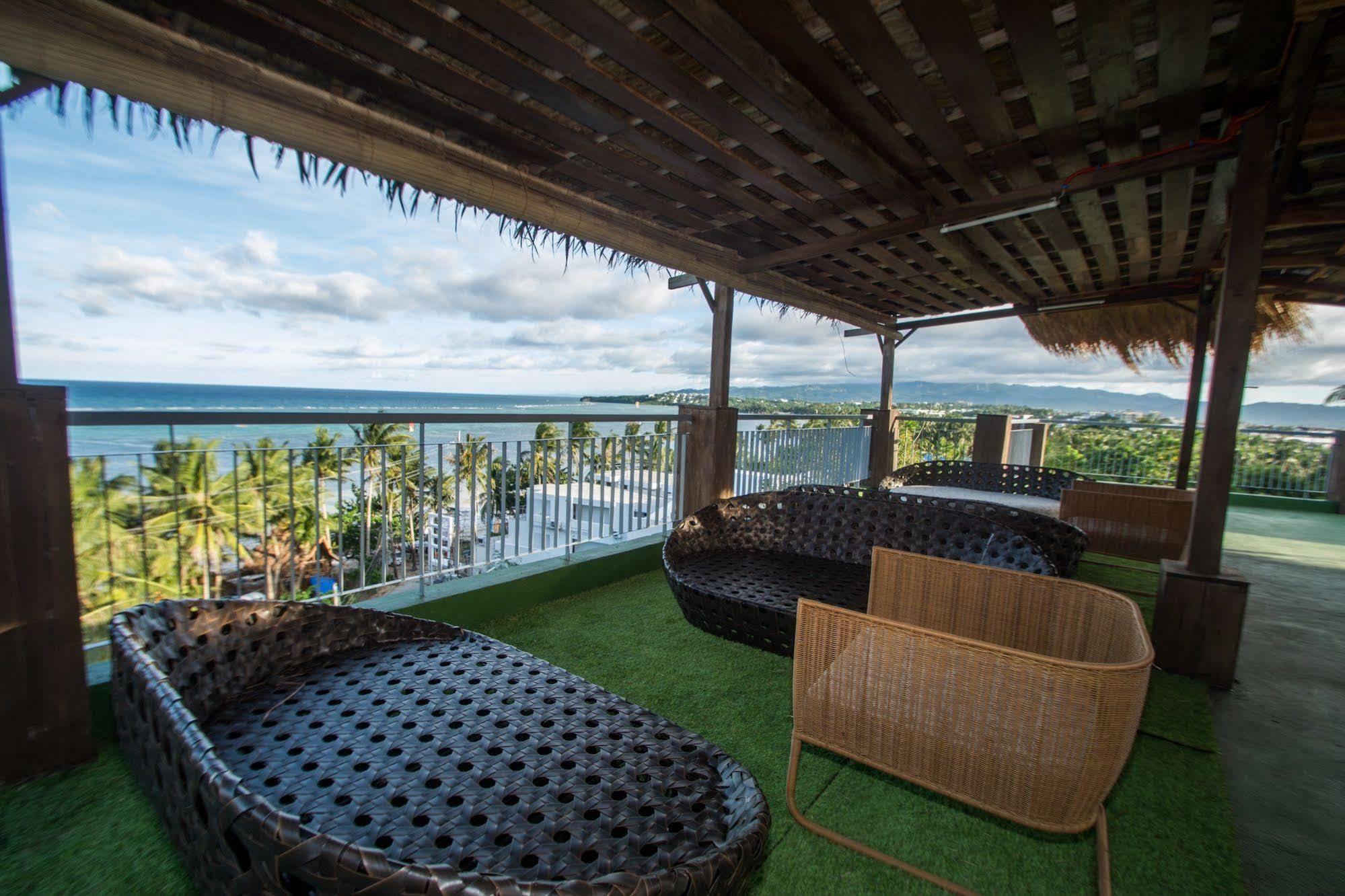 Luxeview Hotel Balabag  Екстериор снимка