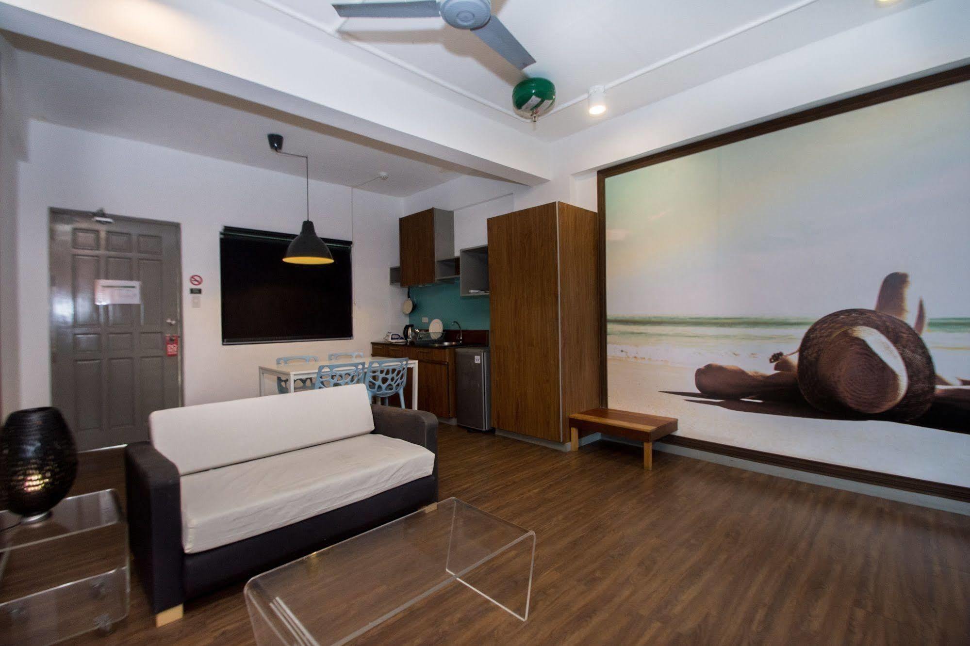 Luxeview Hotel Balabag  Екстериор снимка